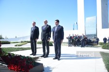 Azerbaijani officials pay tribute at Victory Park Memorial on Remembrance Day (PHOTO)