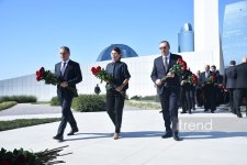 Azerbaijani officials pay tribute at Victory Park Memorial on Remembrance Day (PHOTO)