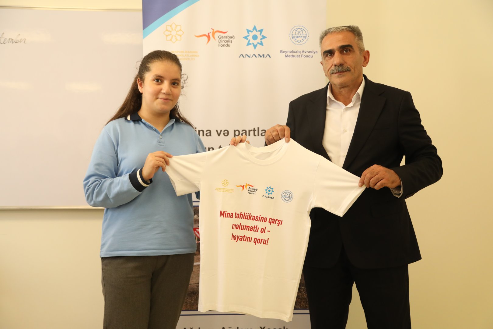 Azerbaijan steps up mine safety awareness training in Agdam (PHOTO)