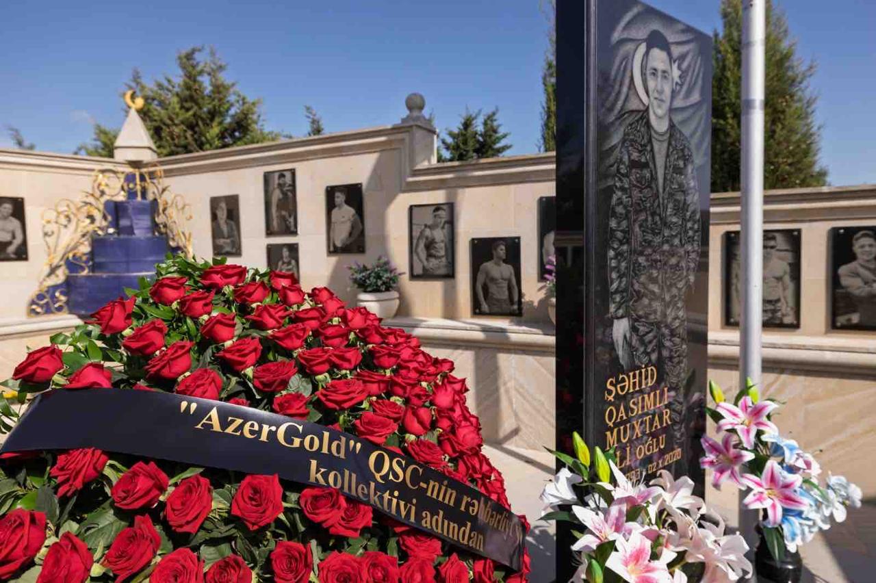 Employees of AzerGold CJSC and its subsidiaries commemorate the memory of the martyrs of the Patriotic War (PHOTO)
