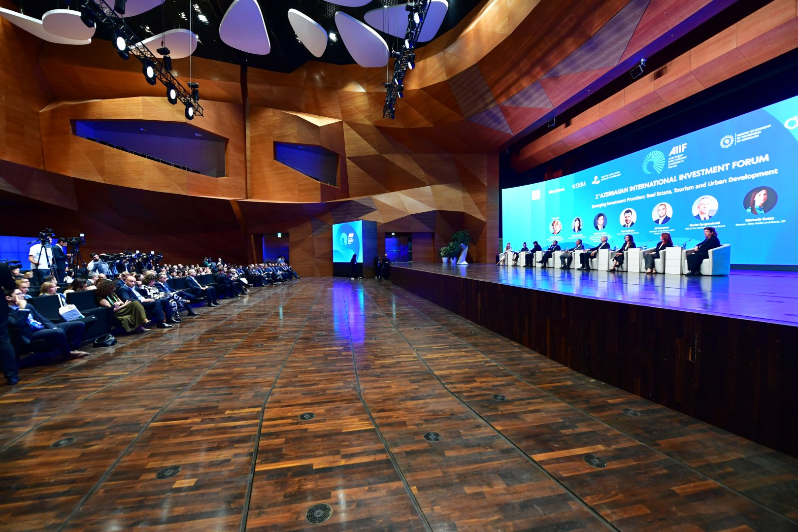 Avant Group Chairman Ali Huseynov discusses the changing approach of modern investors at the 2nd Azerbaijan International Investment Forum (PHOTO)