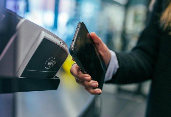 Only two Turkmen banks increase non-cash payment transactions in 8M2026