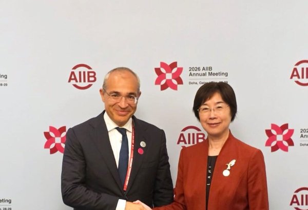 Azerbaijan, AIIB discuss expanding co-op over green economy transition