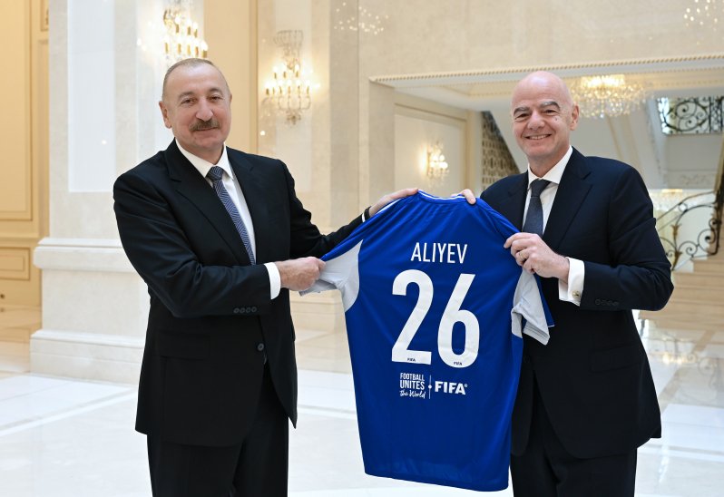Сommemorative gifts from FIFA President to President Ilham Aliyev (PHOTO)