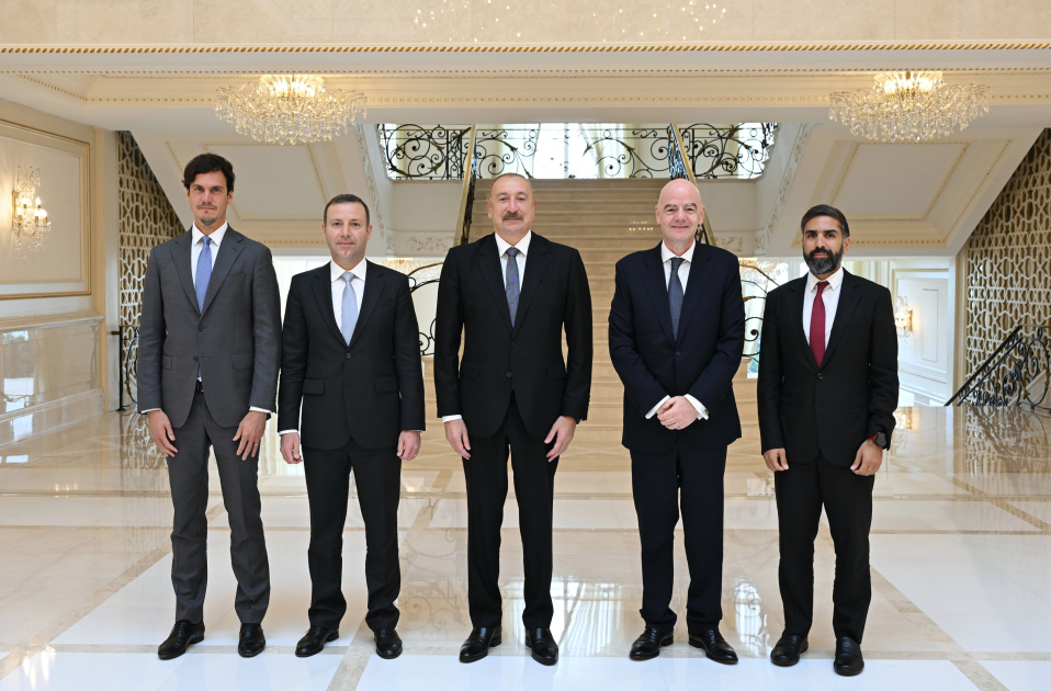 President Ilham Aliyev receives FIFA President (PHOTO/VIDEO)