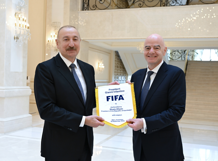 President Ilham Aliyev receives FIFA President (PHOTO/VIDEO)
