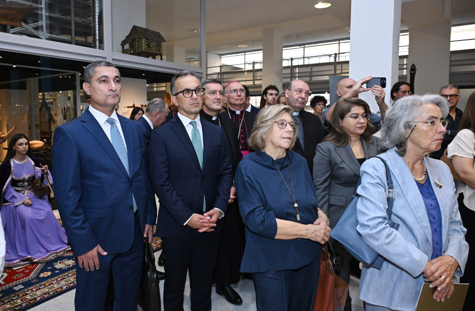 Leyla Aliyeva and Alena Aliyeva attend opening of exhibition of Azerbaijani carpets at Holy See (PHOTO)