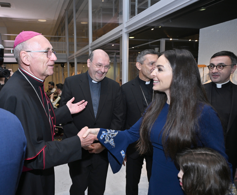 Leyla Aliyeva and Alena Aliyeva attend opening of exhibition of Azerbaijani carpets at Holy See (PHOTO)