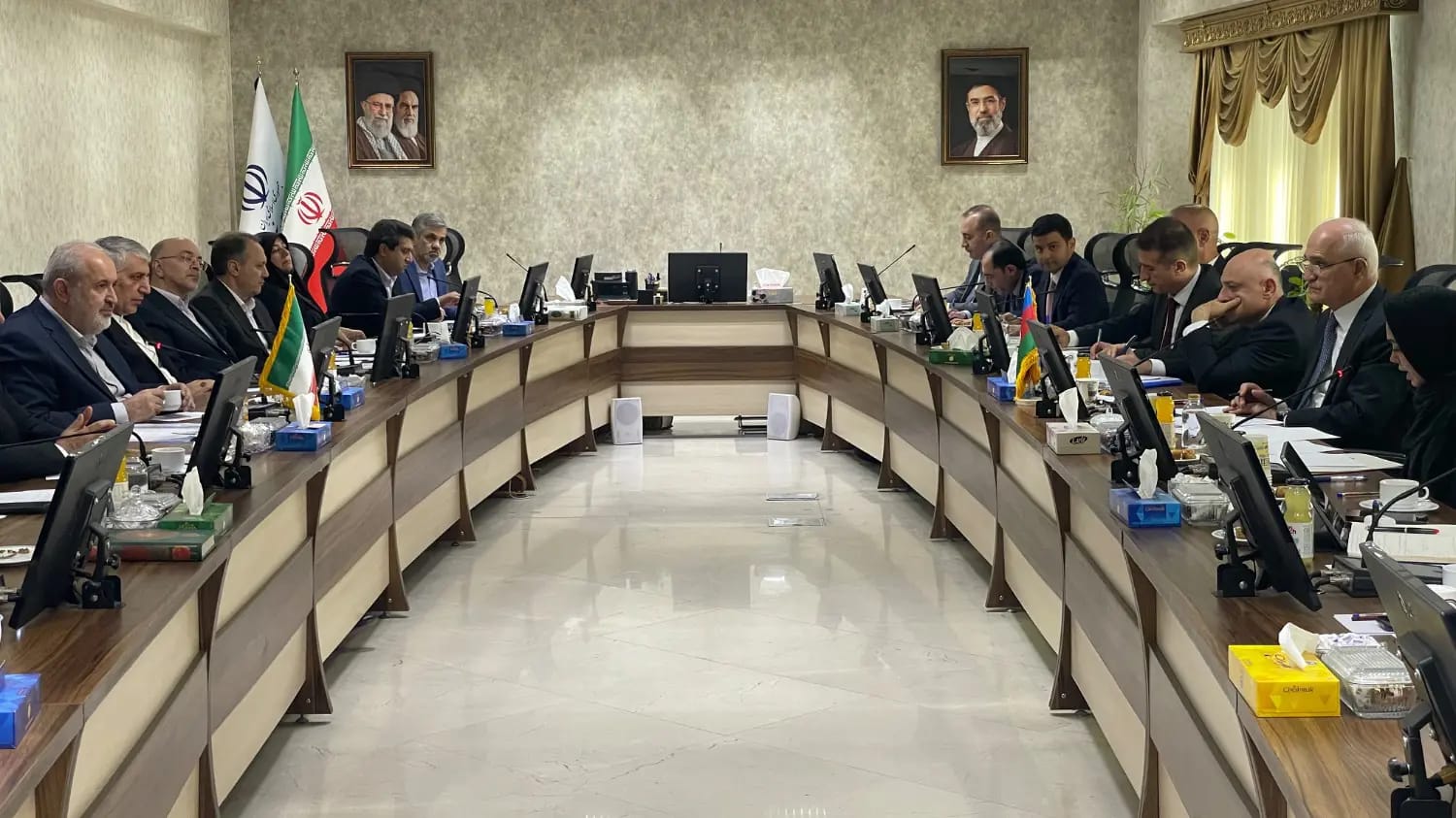 Azerbaijan and Iran discuss progress of joint projects (PHOTO)