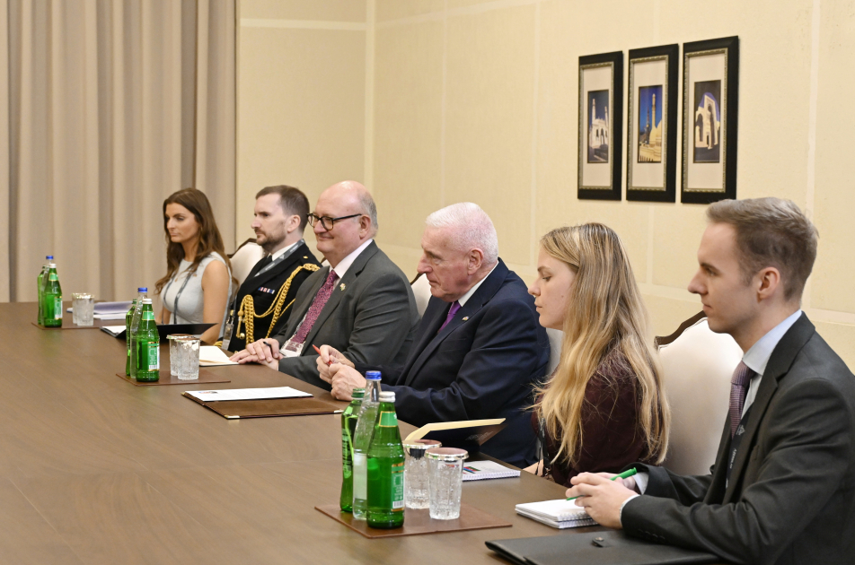 President Ilham Aliyev receives UK Minister of State for Defense (PHOTO/VIDEO)