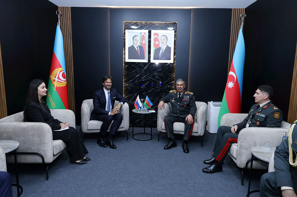 Azerbaijani Defense Minister holds meetings with UK and Slovak counterparts (PHOTO)