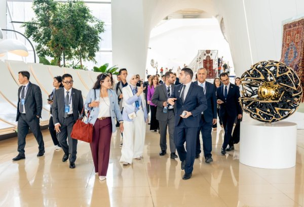 CICA Media Forum participants tour Heydar Aliyev Center (PHOTO)