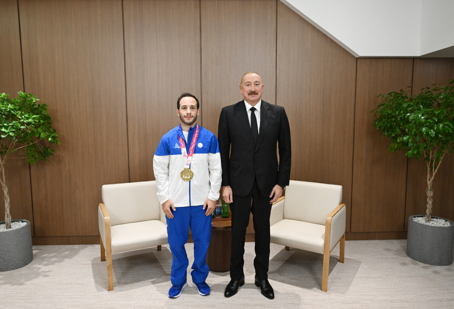 President Ilham Aliyev's sincere dialogue with Azerbaijani judoka Ahmad Yusifov (PHOTO)