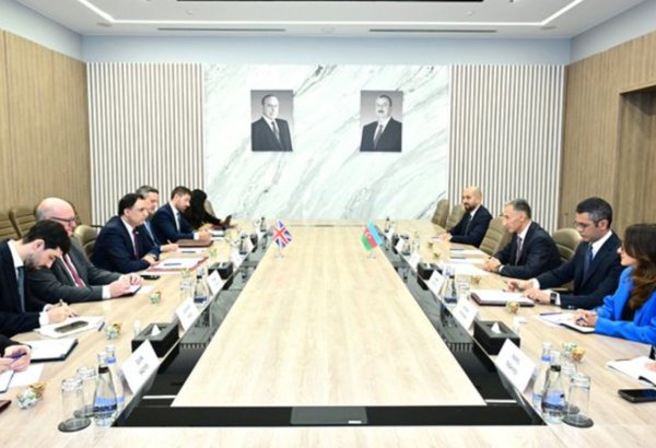 Azerbaijan, UK sign memorandum on transport, digital infrastructure
