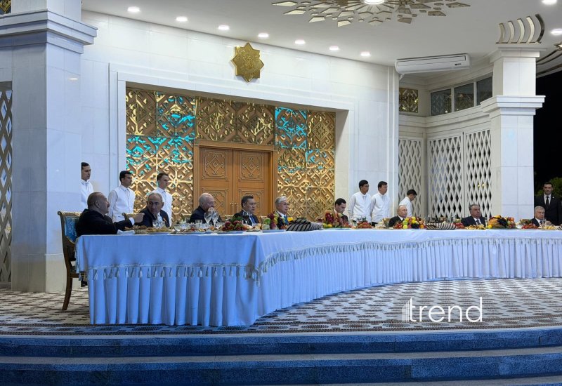 President Ilham Aliyev and Nikol Pashinyan hold informal conversation in Turkmenbashi