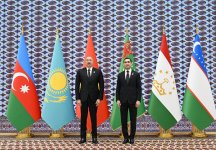 President Ilham Aliyev arrives at Avaza Complex to participate in 8th Consultative Meeting of Heads of State of Azerbaijan and Central Asia (PHOTO)