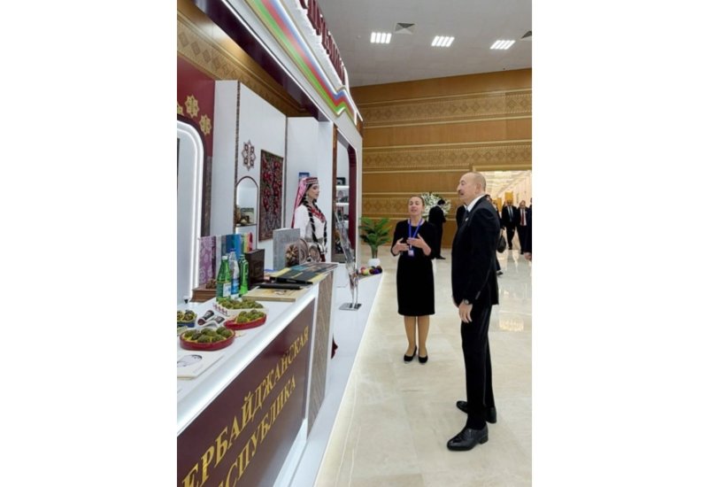 President Ilham Aliyev views national stands of CIS member states in Turkmenbashi (PHOTO)