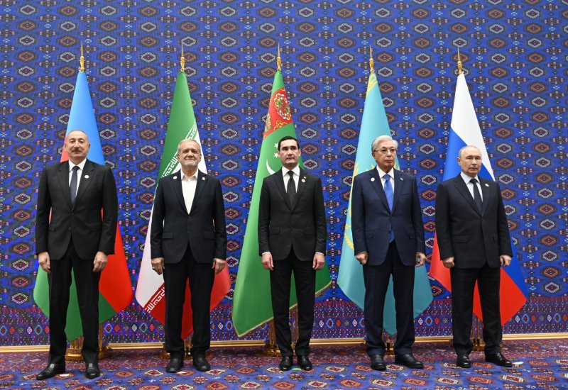 President Ilham Aliyev attends expanded-format meeting of Caspian Environmental Summit in Turkmenbashi (PHOTO)