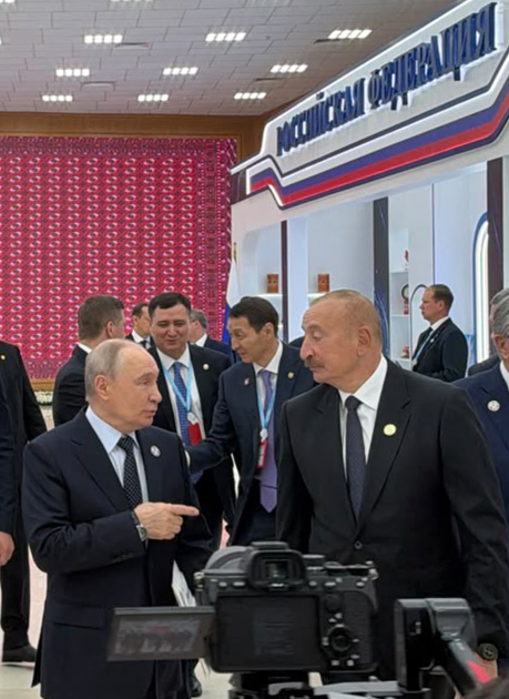 President Ilham Aliyev views national stands of CIS member states in Turkmenbashi (PHOTO)