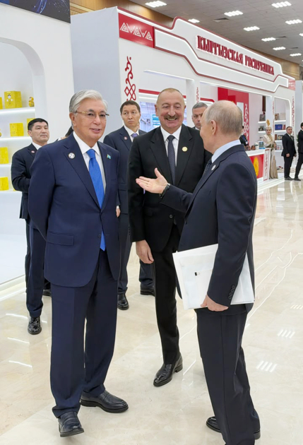 President Ilham Aliyev views national stands of CIS member states in Turkmenbashi (PHOTO)