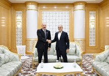 President Ilham Aliyev meets with President of Iran in Turkmenbashi (PHOTO)