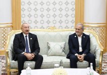 President Ilham Aliyev meets with President of Iran in Turkmenbashi (PHOTO)
