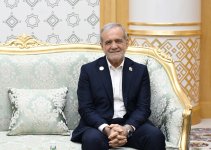 President Ilham Aliyev meets with President of Iran in Turkmenbashi (PHOTO)