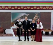 President Ilham Aliyev views national stands of CIS member states in Turkmenbashi (PHOTO)