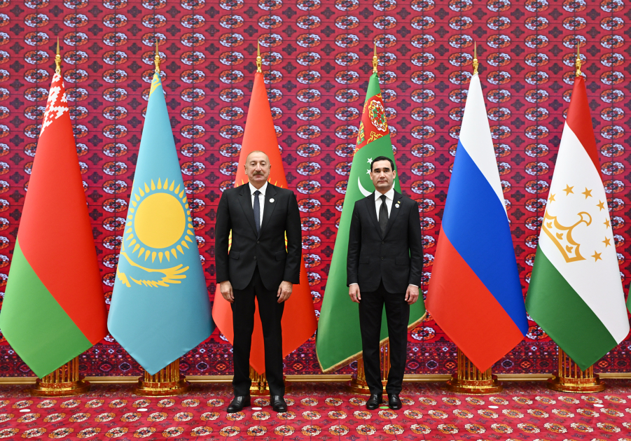 President Ilham Aliyev arrives at Awaza Complex to participate in meeting of Council of Heads of State of CIS (PHOTO)