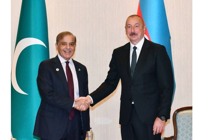 Pakistani PM makes phone call to President Ilham Aliyev
