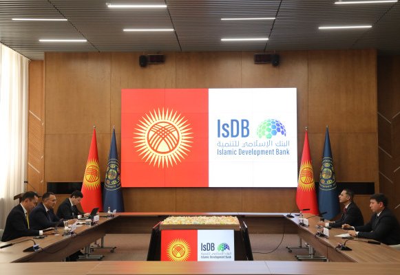 Kyrgyzstan and IsDB discuss implementation of ongoing projects