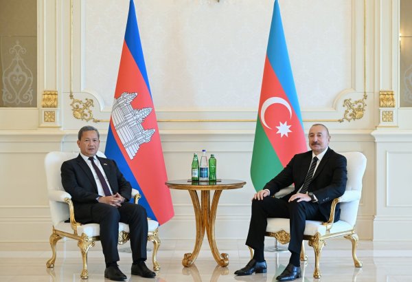 President Ilham Aliyev held limited-format meeting with Prime Minister of Cambodia (PHOTO/VIDEO)