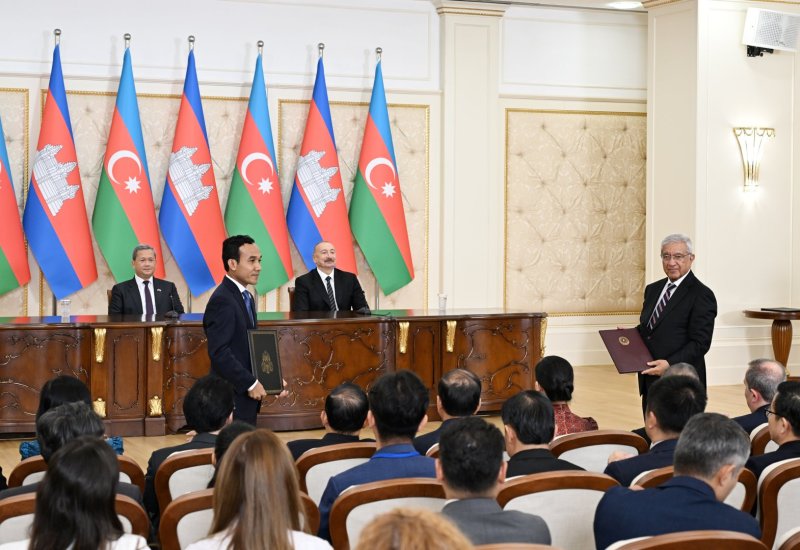 Azerbaijani-Cambodian documents exchanged with participation of President Ilham Aliyev (PHOTO)