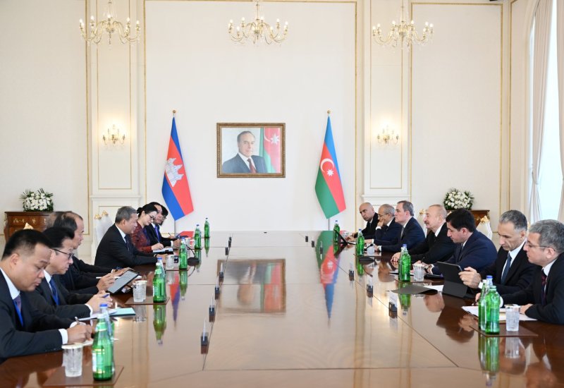 President Ilham Aliyev held expanded-format meeting with Prime Minister of Cambodia (PHOTO)