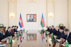 President Ilham Aliyev held expanded-format meeting with Prime Minister of Cambodia (PHOTO)
