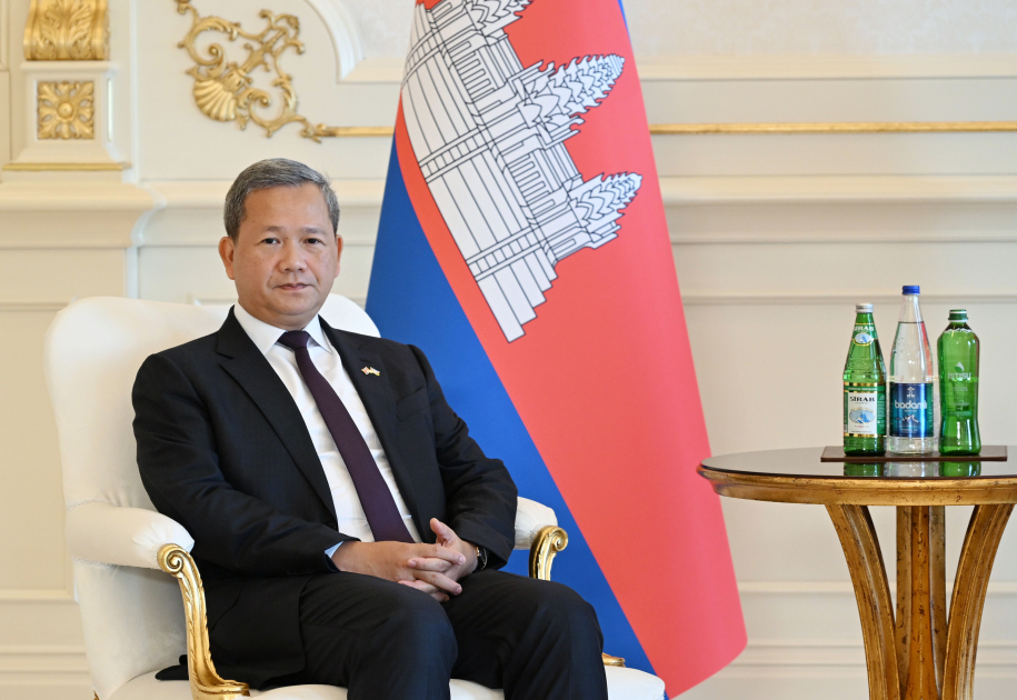 President Ilham Aliyev held limited-format meeting with Prime Minister of Cambodia (PHOTO)