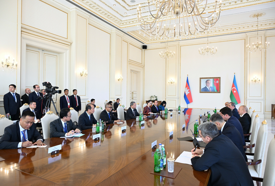 President Ilham Aliyev held expanded-format meeting with Prime Minister of Cambodia (PHOTO)