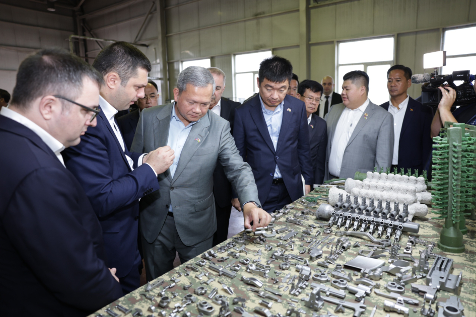 Prime Minister of Cambodia visits enterprises of the Ministry of Defence Industry (PHOTO)