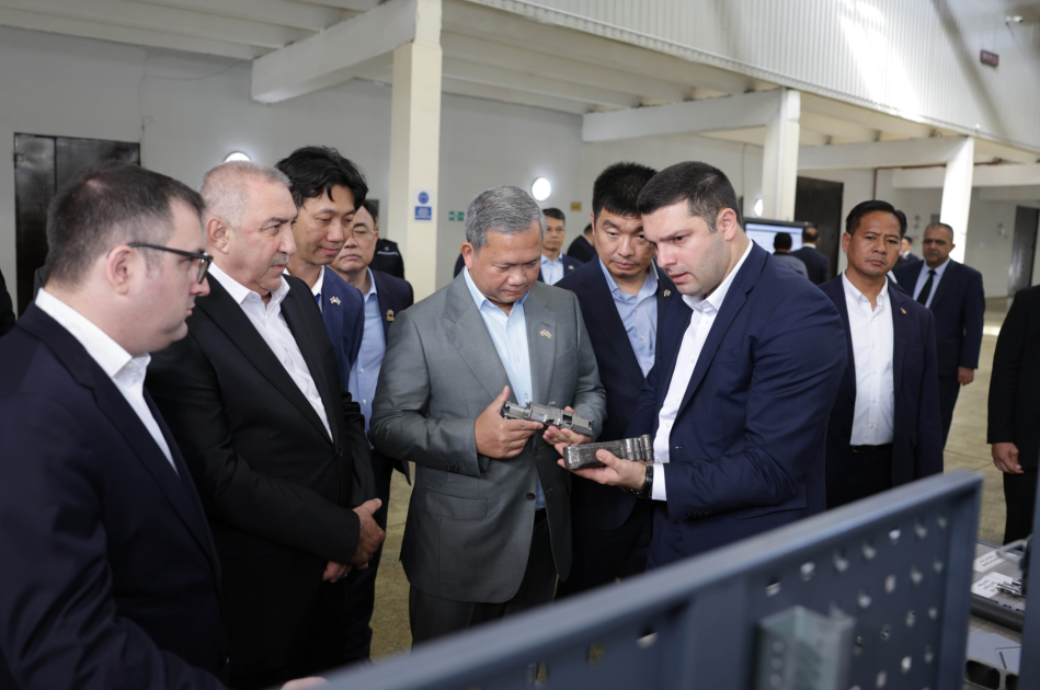 Prime Minister of Cambodia visits enterprises of the Ministry of Defence Industry (PHOTO)