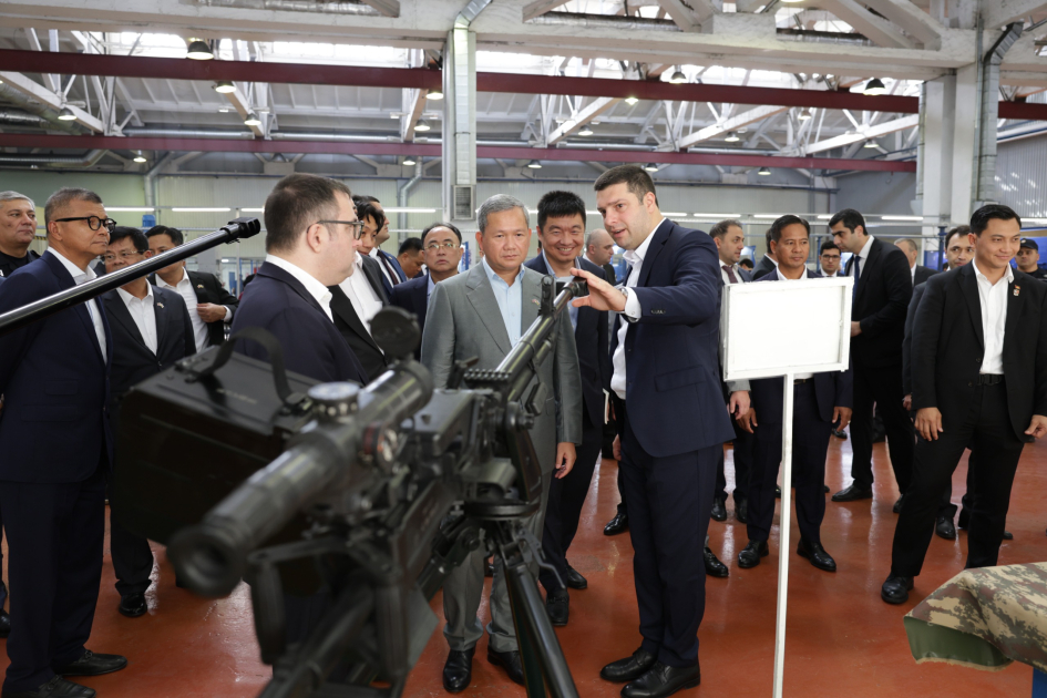 Prime Minister of Cambodia visits enterprises of the Ministry of Defence Industry (PHOTO)