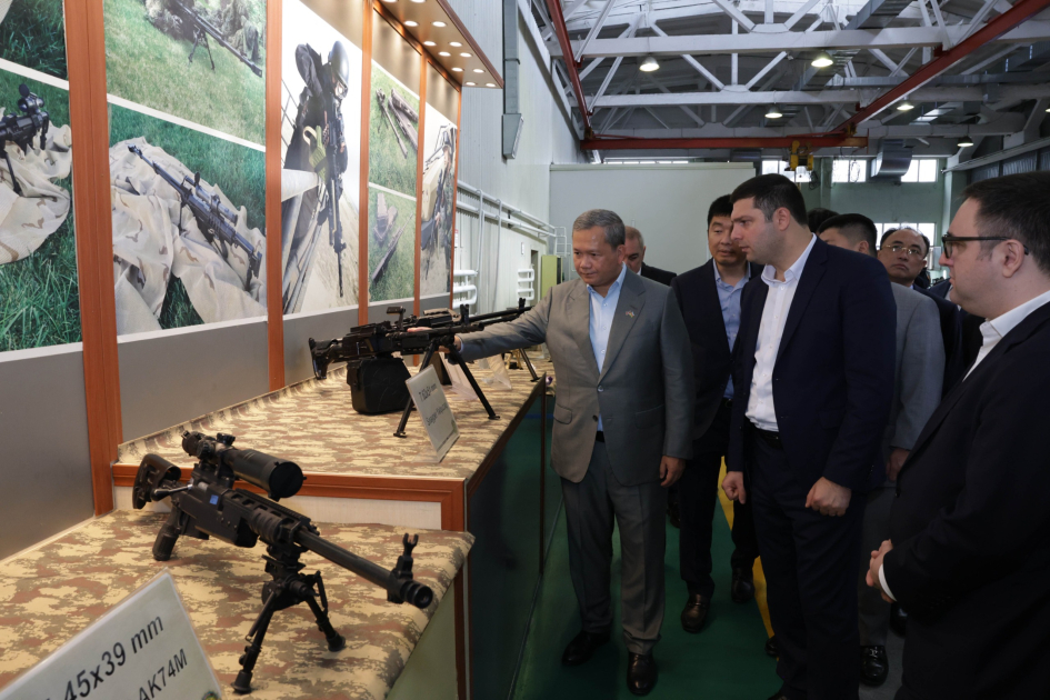 Prime Minister of Cambodia visits enterprises of the Ministry of Defence Industry (PHOTO)