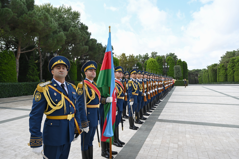 Official welcome ceremony held in Baku for President of Laos (PHOTO)