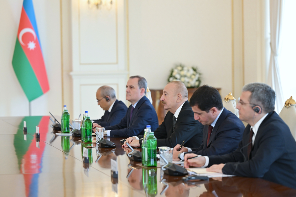 President Ilham Aliyev held expanded meeting with President of Laos (PHOTO)