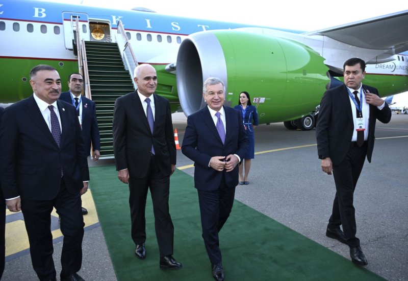 President of Uzbekistan arrives in Baku for seventh CICA summit (PHOTO)