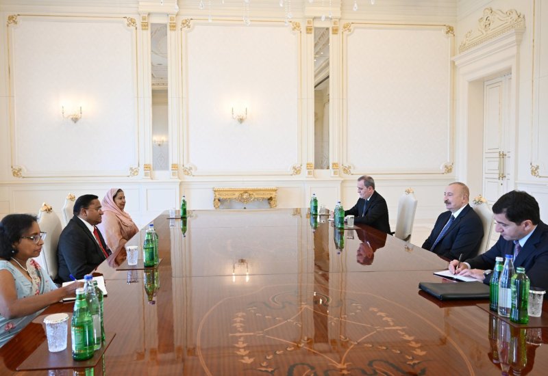 President Ilham Aliyev receives Sri Lankan Minister of Foreign Affairs, Foreign Employment and Tourism (PHOTO)