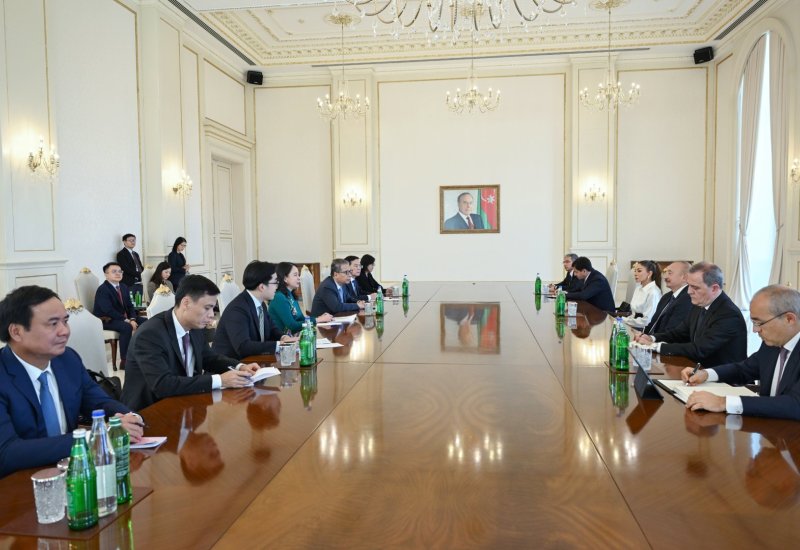 President Ilham Aliyev, First Lady Mehriban Aliyeva meet with Vietnam's Vice President (PHOTO)