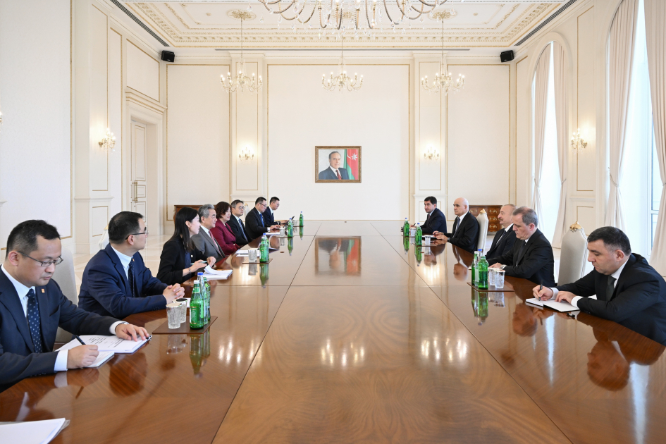 President Ilham Aliyev receives member of Political Bureau of CPC Central Committee (PHOTO)