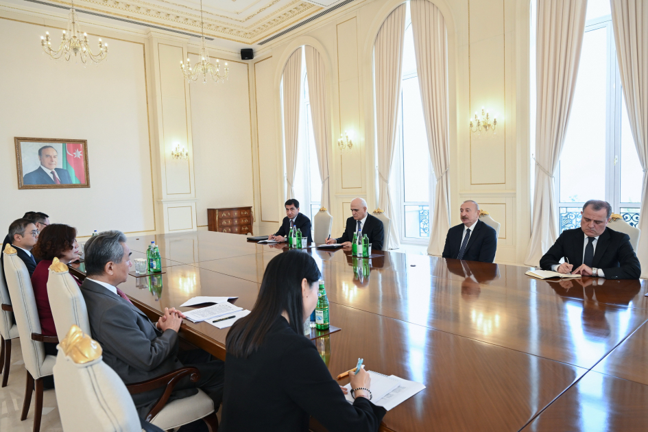 President Ilham Aliyev receives member of Political Bureau of CPC Central Committee (PHOTO)