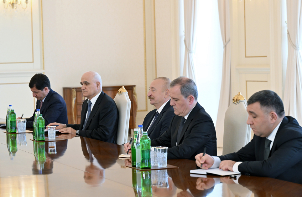 President Ilham Aliyev receives member of Political Bureau of CPC Central Committee (PHOTO)