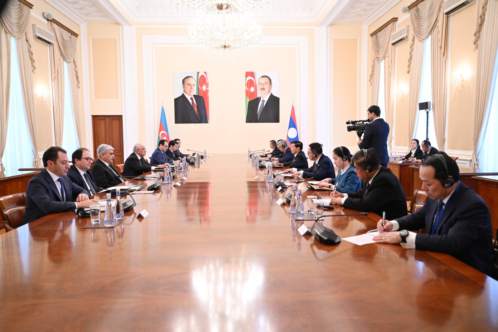 Azerbaijani PM, Lao president discuss trade, energy cooperation (PHOTO)